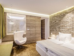Brick and Wood, designový hotelový pokoj s impozantním výhledem