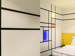 Černé linky designového hotelového pokoje Kompozice